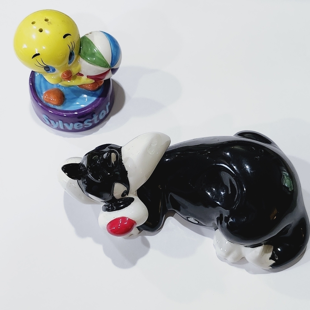 Sylvester and Tweety Salt n Pepper Shakers DAMAGED - Picture 2 of 7